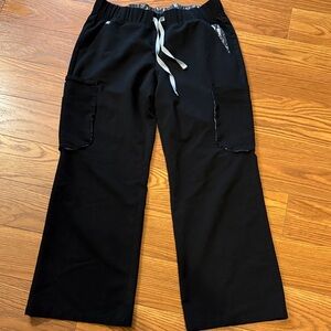 Figs Black Tema wide leg Scrub Waistband with Feather Print